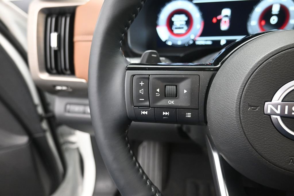 Used 2024 Nissan Pathfinder Platinum FWD image 28