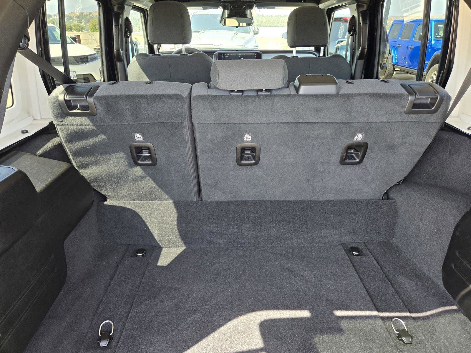 Certified 2025 Jeep Wrangler Sahara w/ Safety Group image 15