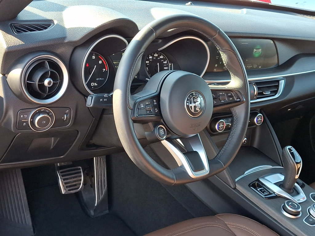Used 2023 Alfa Romeo Stelvio Ti image 25
