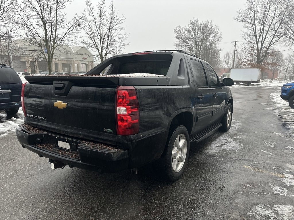 Used 2011 Chevrolet Avalanche LT w/ Luxury Package image 5