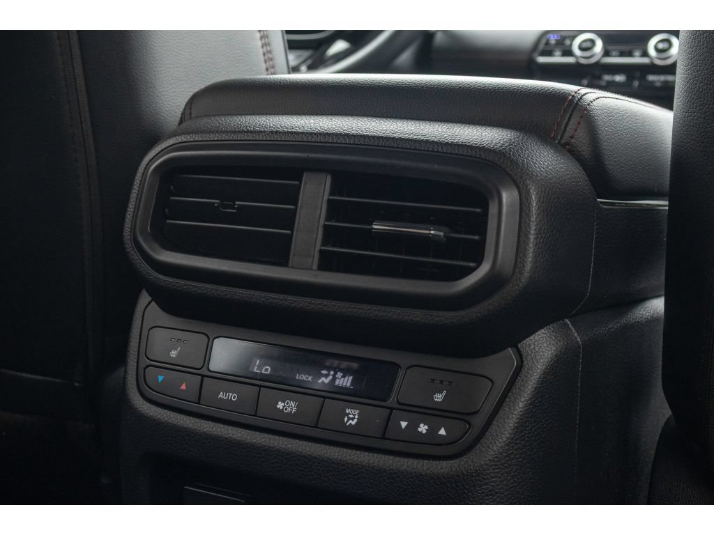 Used 2025 Honda Pilot Black Edition image 14