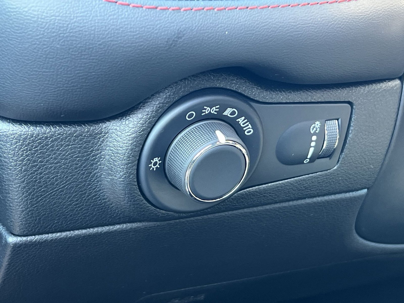 Used 2025 Dodge Durango GT image 26