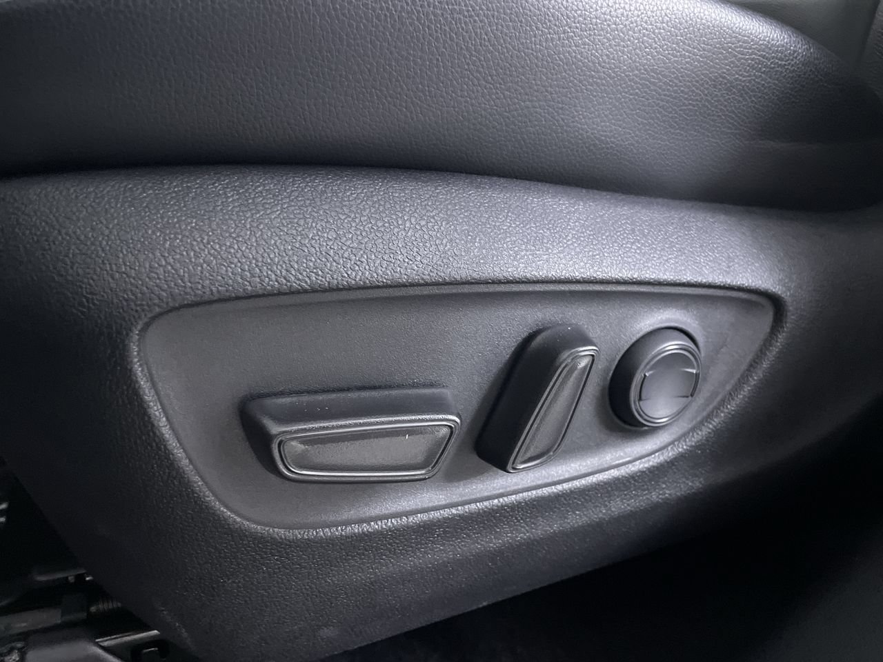 Used 2023 Toyota Highlander XLE AWD/4WD image 13