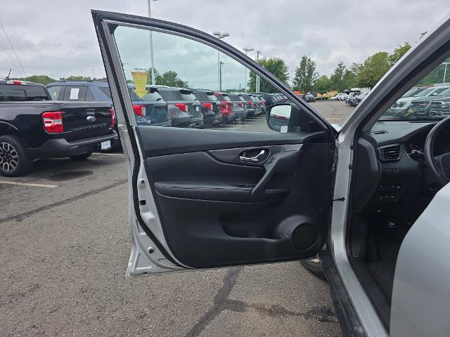 Used 2018 Nissan Rogue SV AWD/4WD image 20