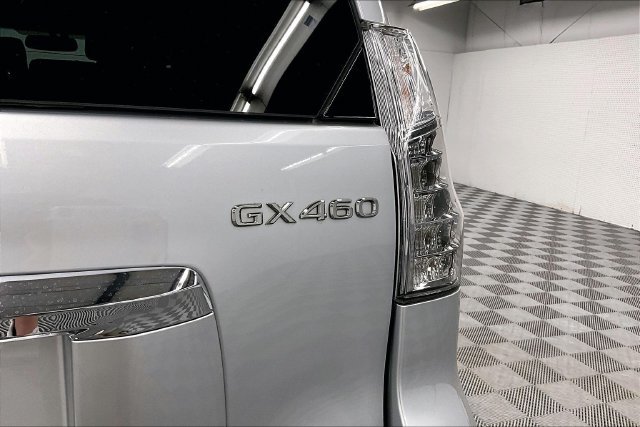 Used 2018 Lexus GX 460 Premium w/ Premium Package AWD/4WD image 9