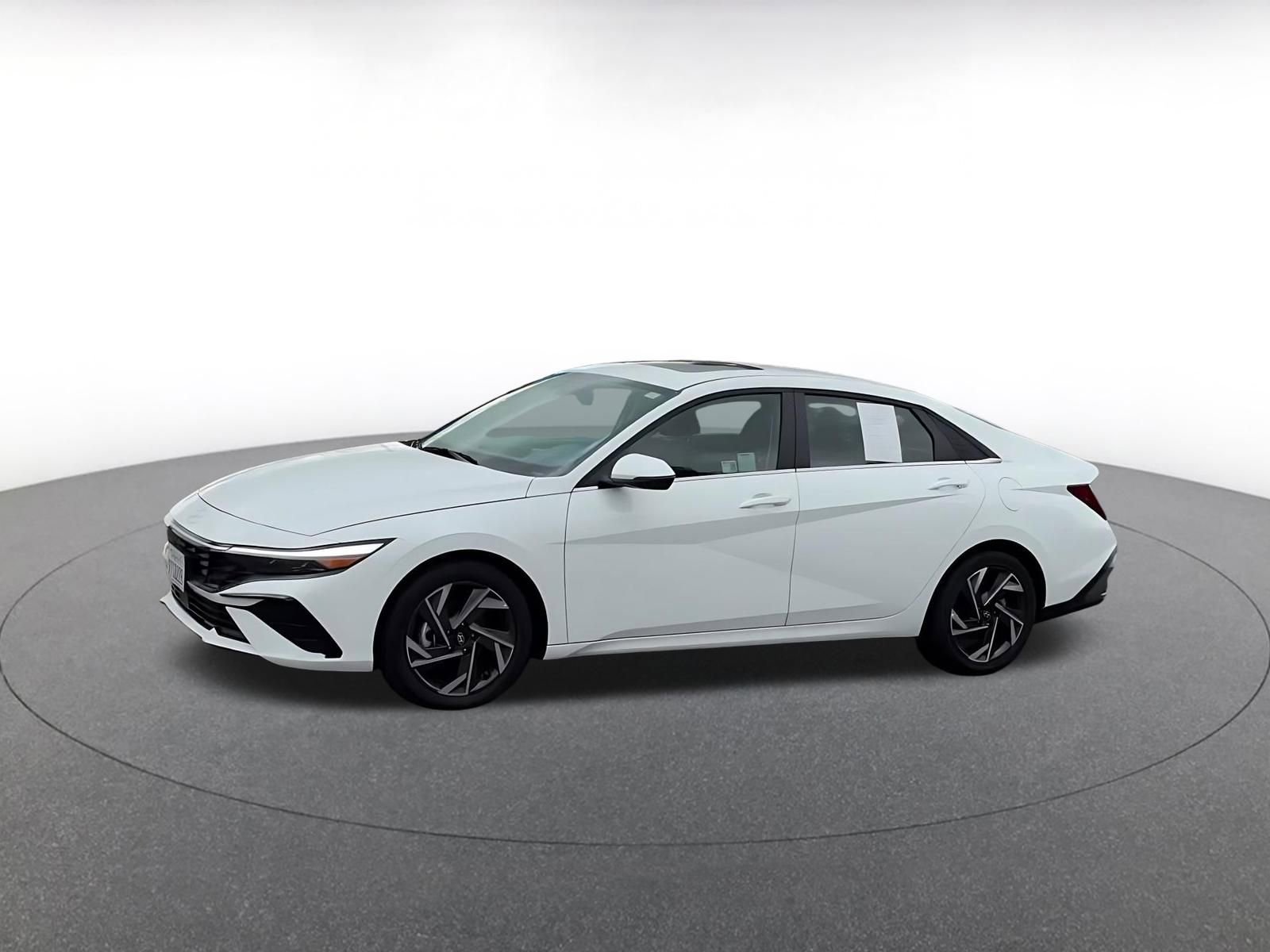 Used 2025 Hyundai Elantra Limited image 8