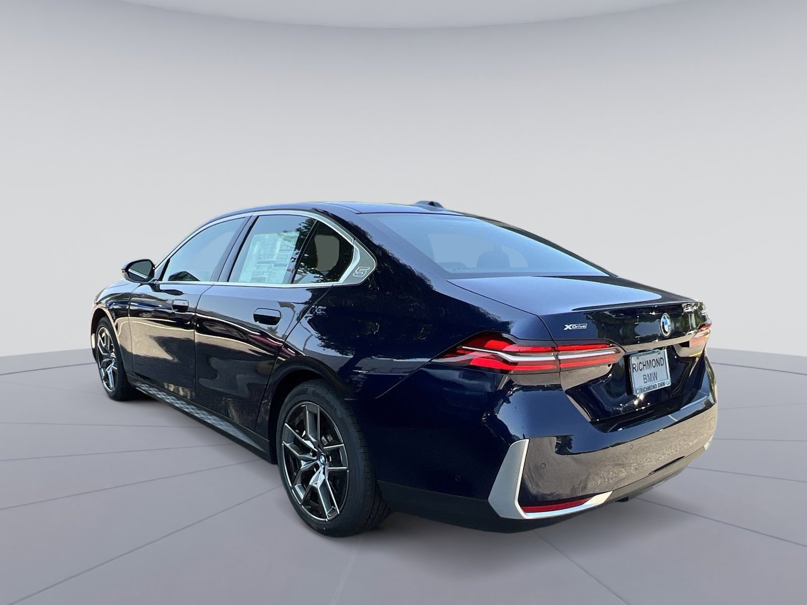 New 2026 BMW 530i xDrive w/ Premium Package AWD/4WD image 3