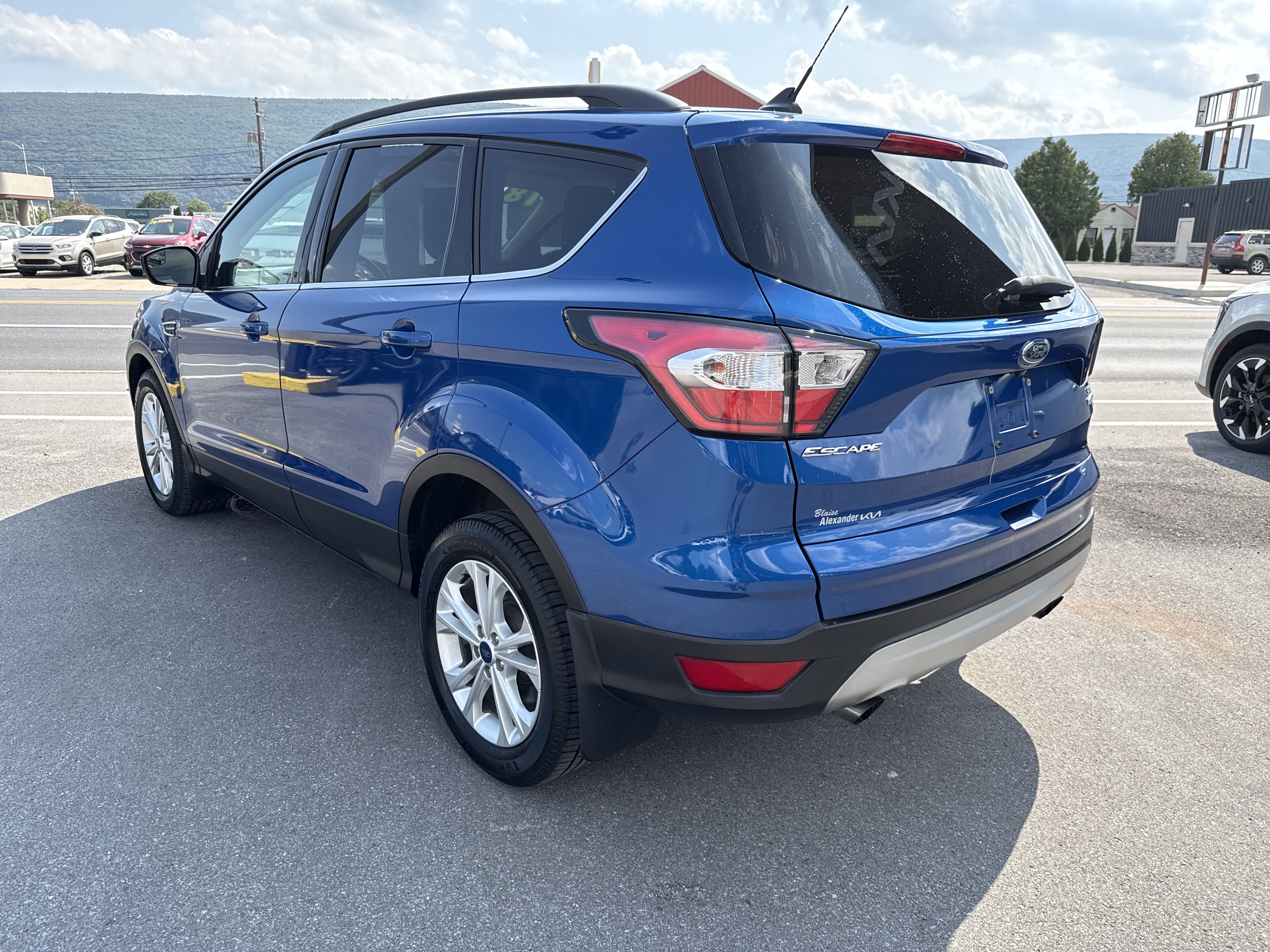 Used 2018 Ford Escape SE w/ SE Sync 3 Package AWD/4WD image 6