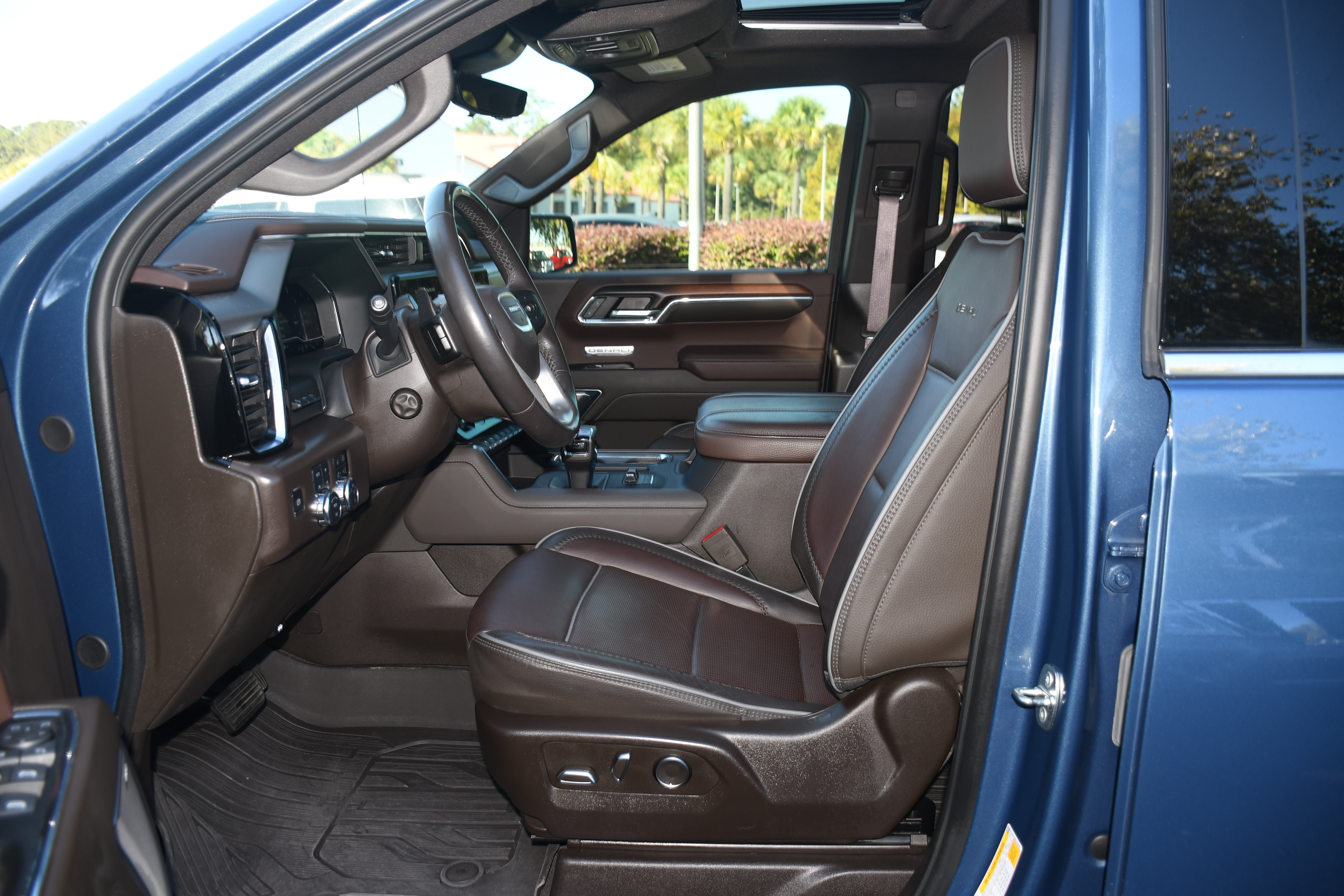 Used 2024 GMC Sierra 1500 Denali AWD/4WD image 7