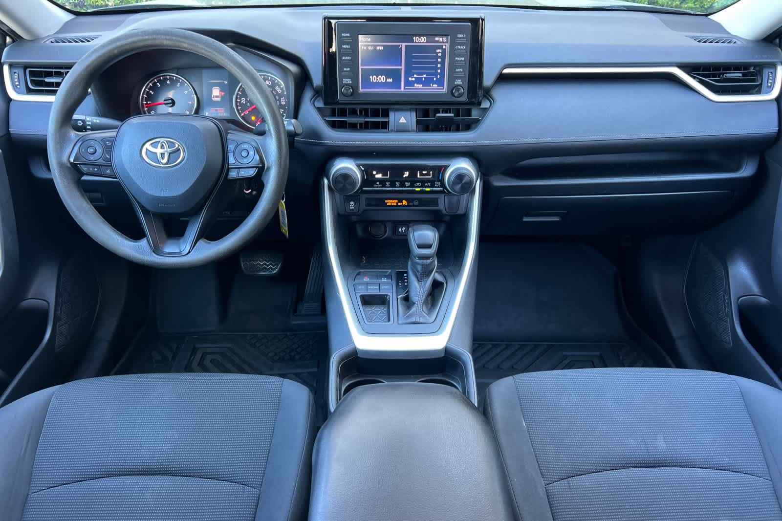 Used 2019 Toyota RAV4 LE FWD image 3