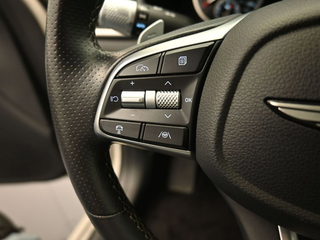 Used 2025 Genesis G70 2.5T image 30