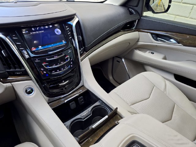 Used 2018 Cadillac Escalade ESV Premium Luxury AWD/4WD image 46