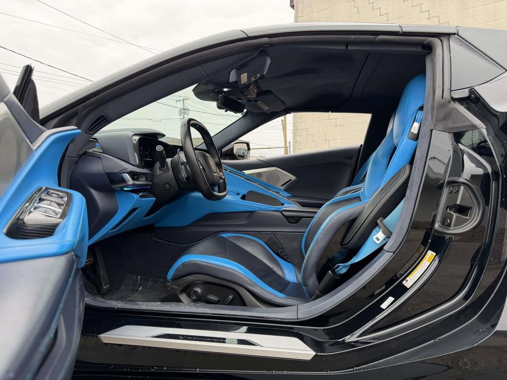 Used 2021 Chevrolet Corvette Stingray Premium Conv w/ Z51 Performance Package image 16