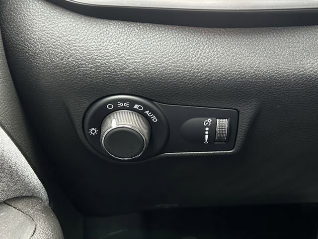 Used 2025 Jeep Compass Sport image 25