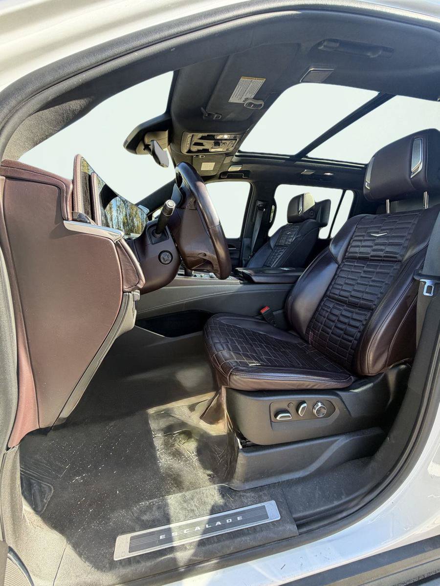 Used 2022 Cadillac Escalade ESV Sport Platinum AWD/4WD image 10