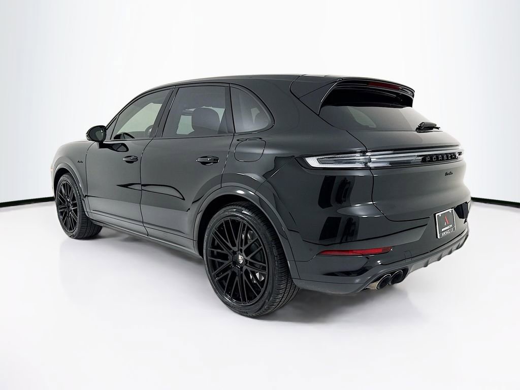 Certified 2026 Porsche Cayenne Turbo AWD/4WD image 3