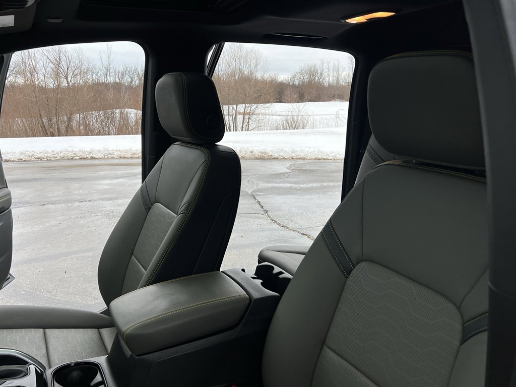 Used 2025 Chevrolet Colorado ZR2 w/ Technology Package image 18