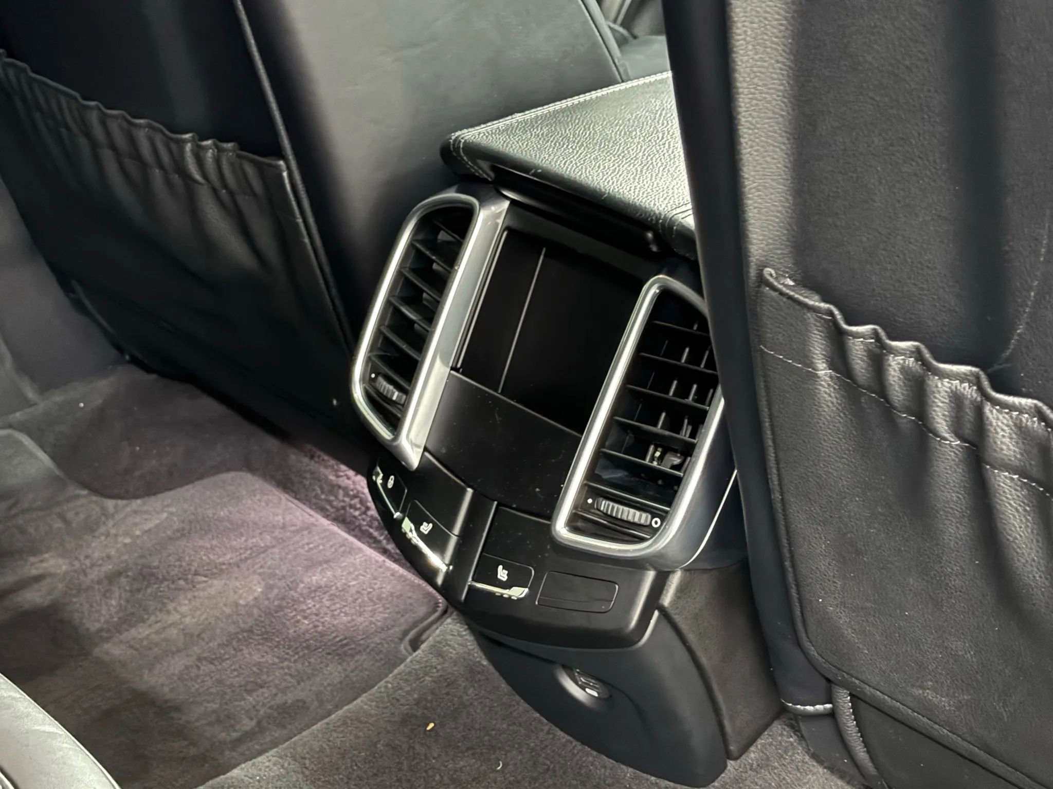 Used 2018 Porsche Cayenne Platinum Edition image 33