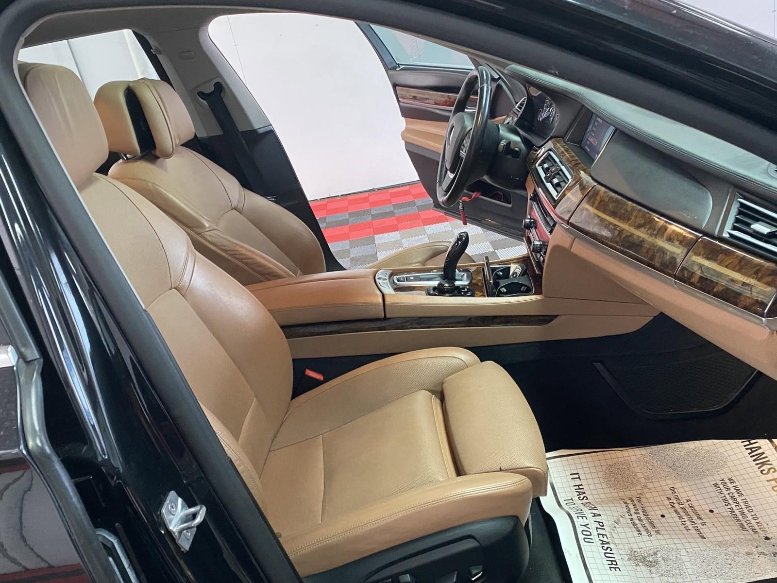 Used 2013 BMW 750Li xDrive image 9