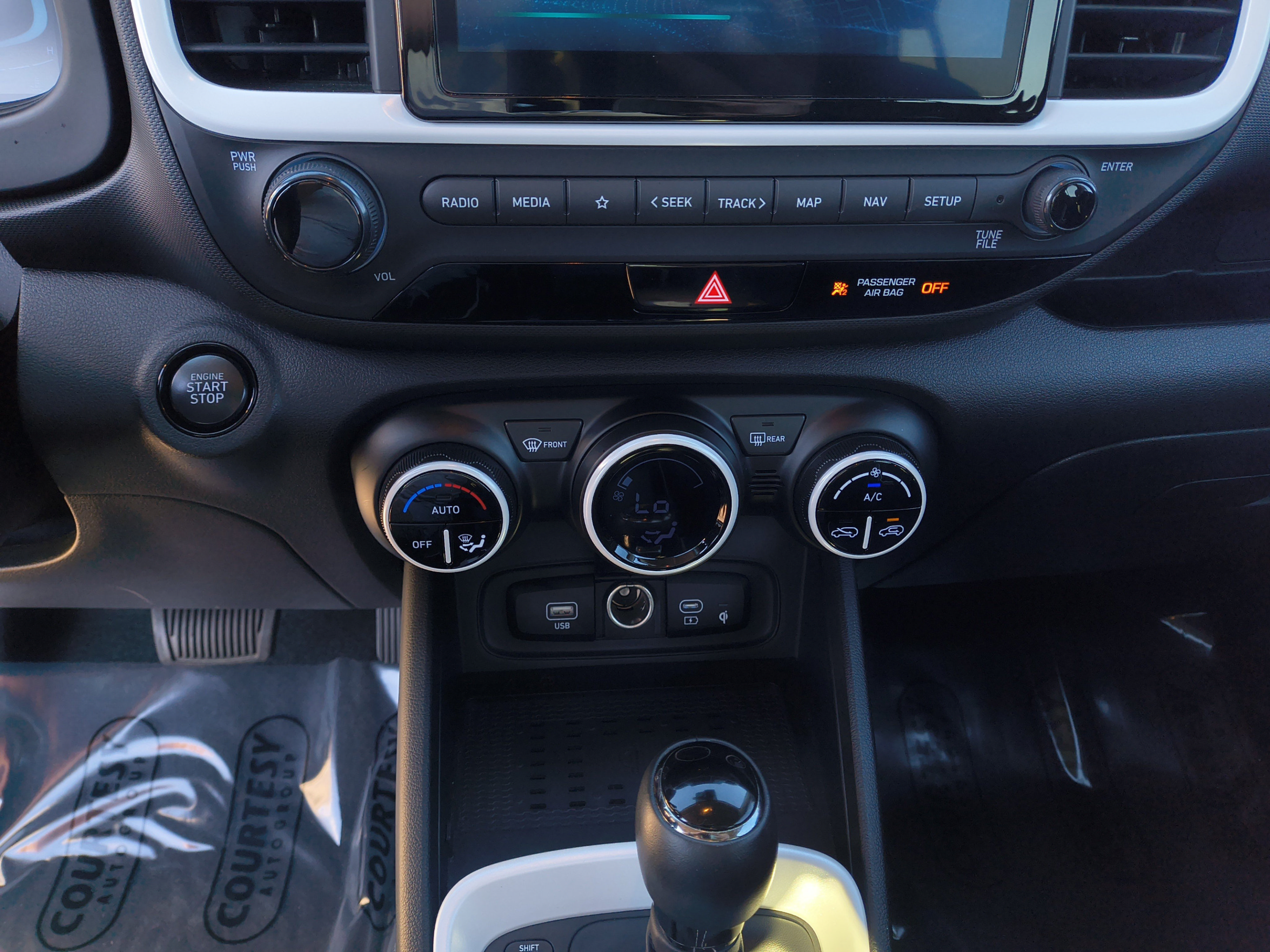 Certified 2023 Hyundai Venue Limited FWD image 22