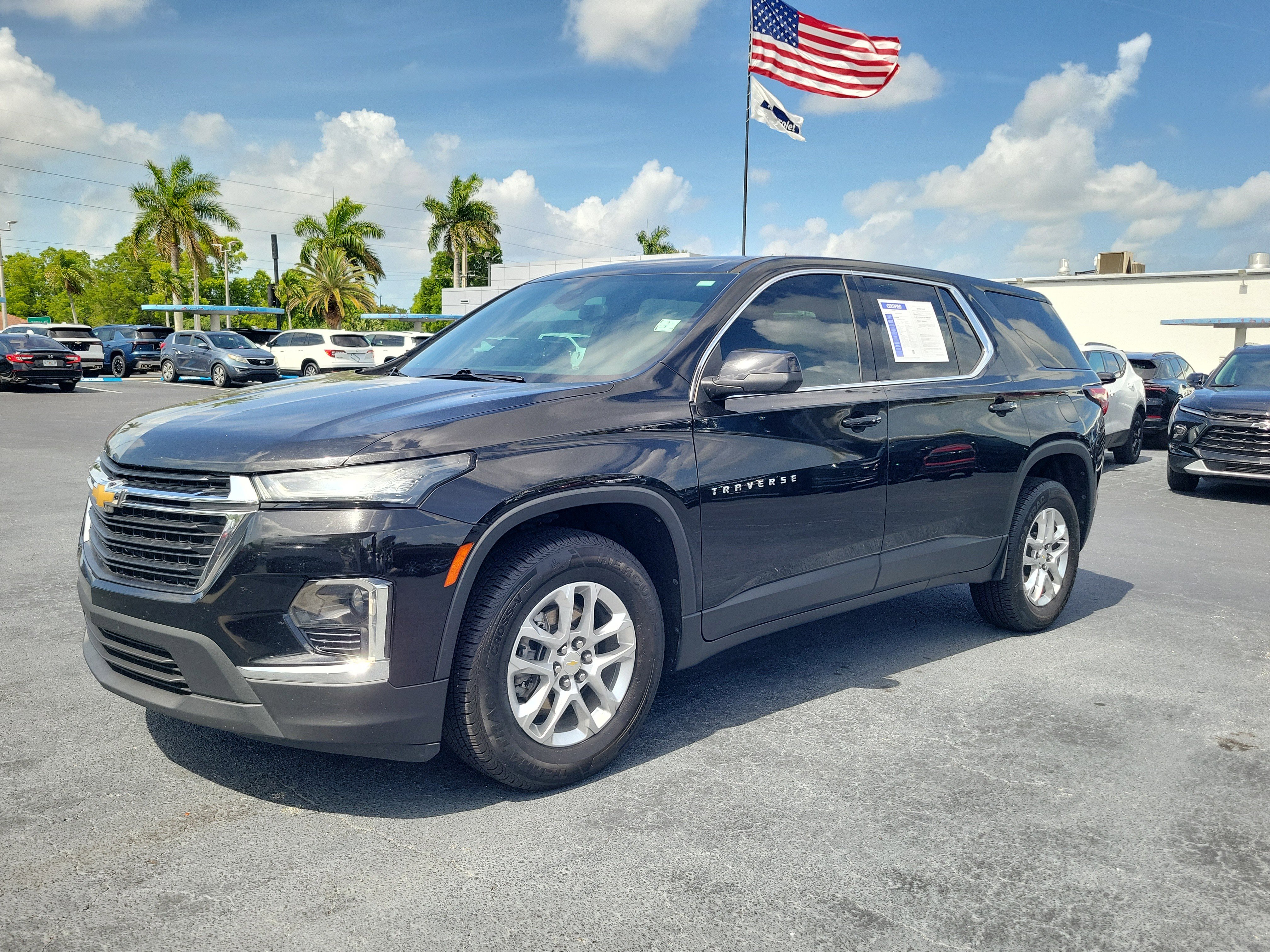 Used 2022 Chevrolet Traverse LS FWD image 2