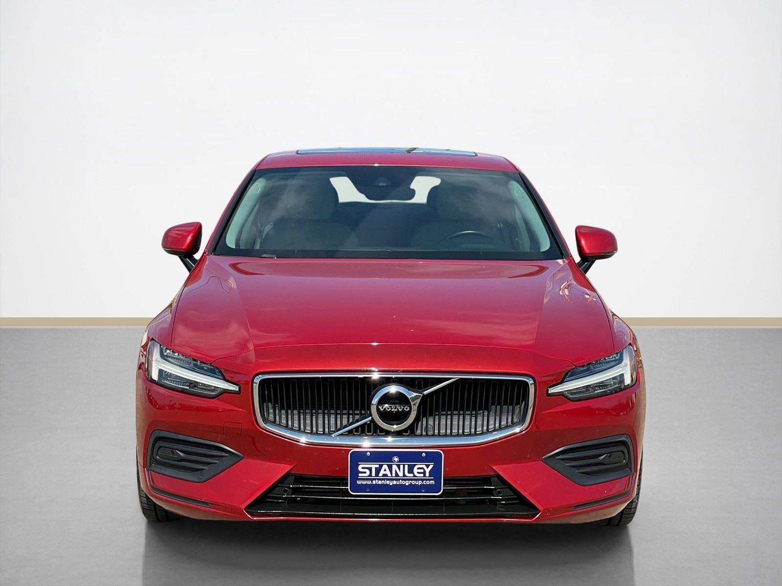 Used 2020 Volvo S60 T6 Momentum image 2