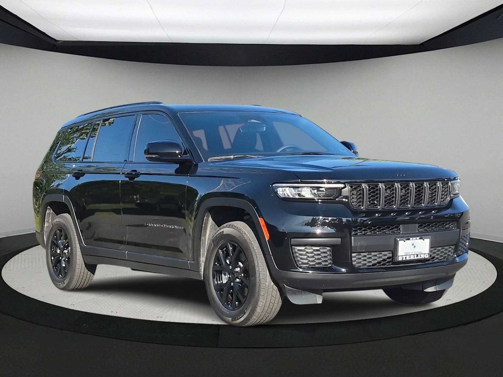 Used 2025 Jeep Grand Cherokee L Altitude AWD/4WD image 2