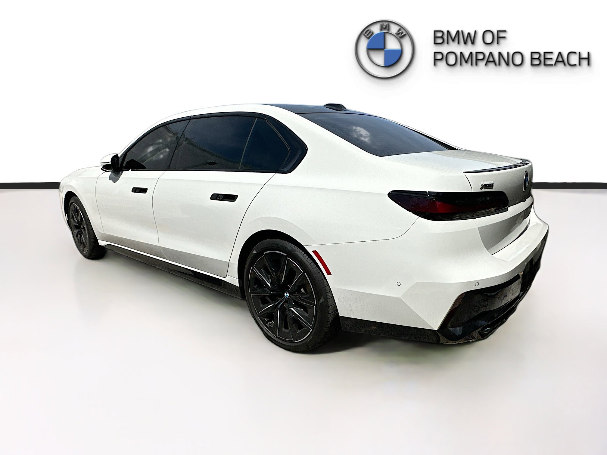 Used 2023 BMW 760i xDrive w/ Executive Package AWD/4WD image 6