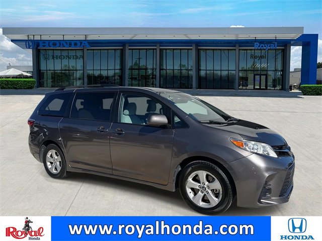Used 2020 Toyota Sienna LE image 1