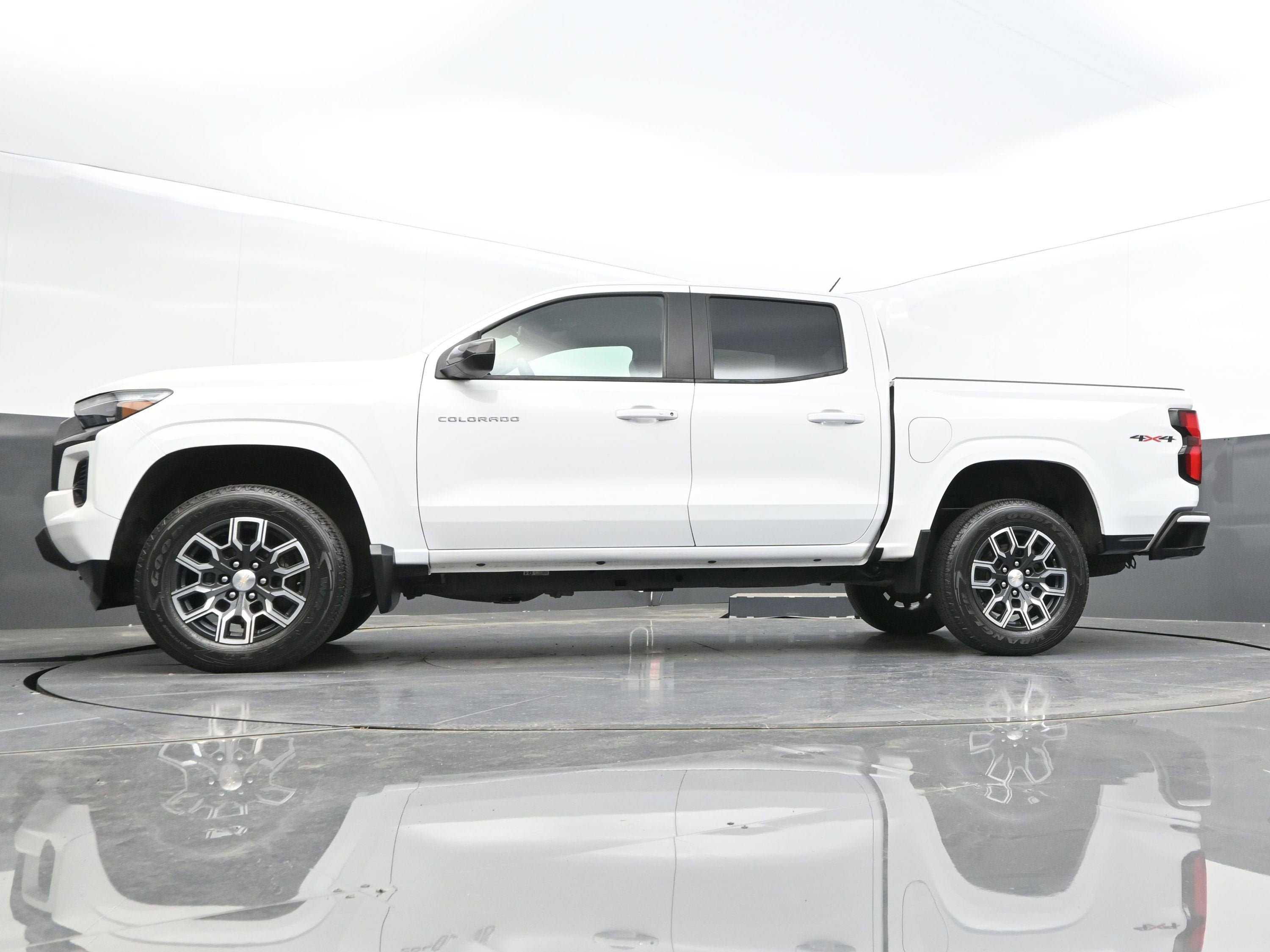 Used 2023 Chevrolet Colorado LT w/ LT Convenience Package III AWD/4WD image 40