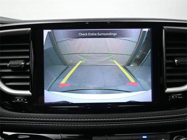 Used 2023 Chrysler Pacifica Touring-L image 3