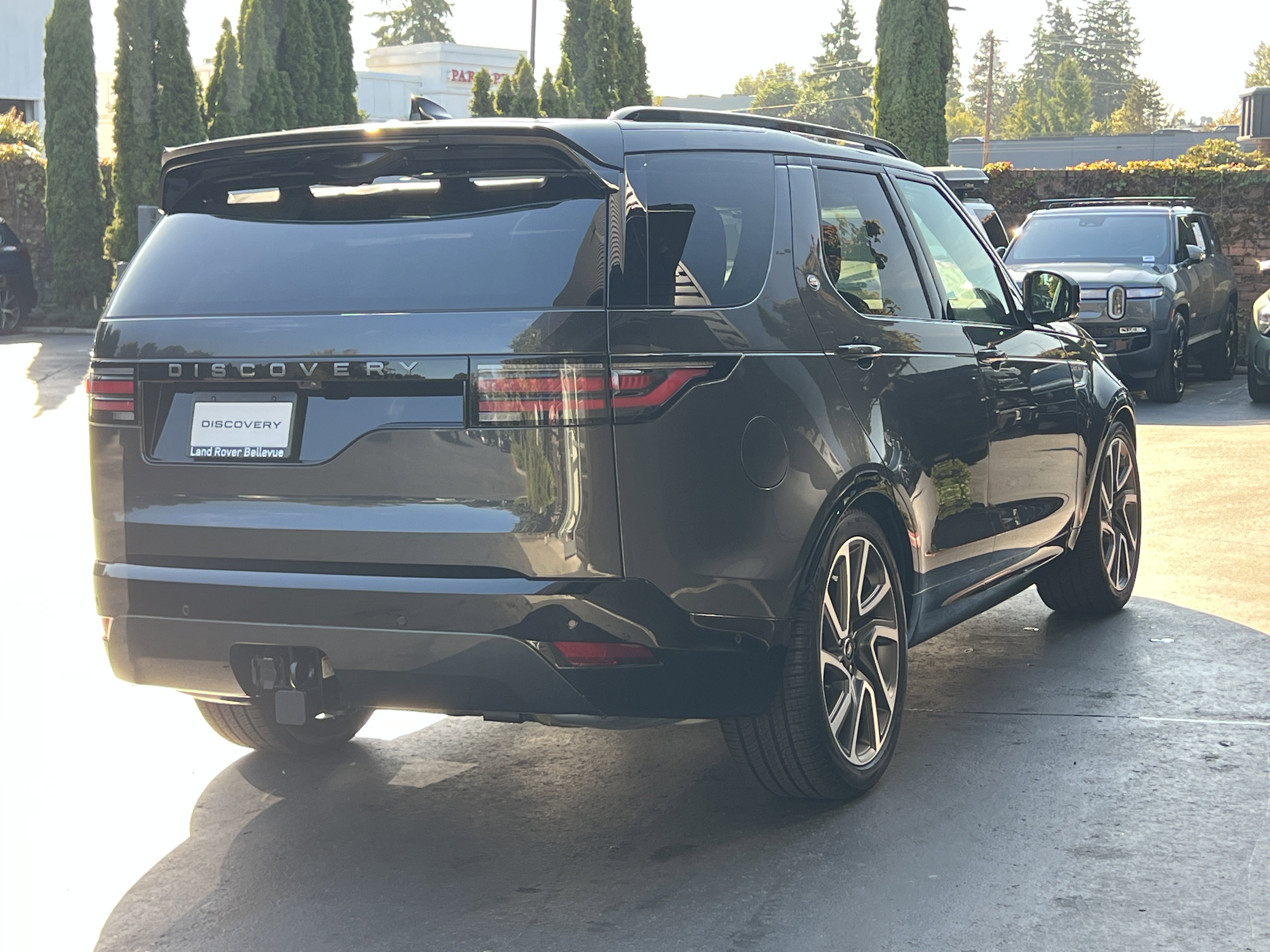 New 2024 Land Rover Discovery Dynamic SE image 8