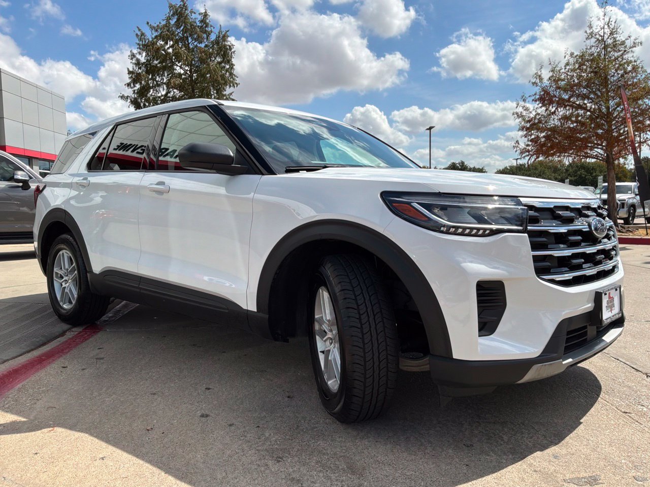 Used 2026 Ford Explorer Active RWD image 4