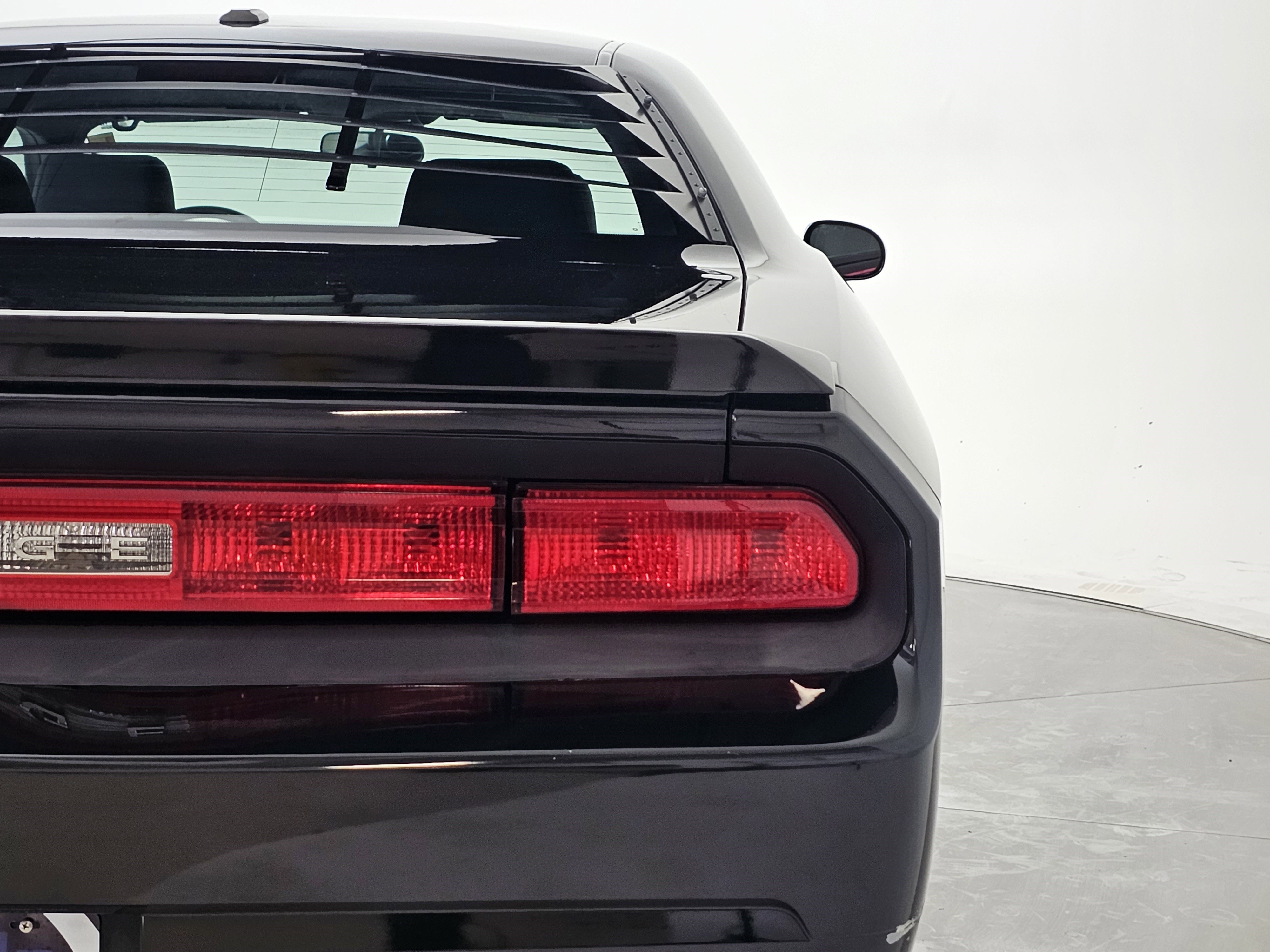 Used 2010 Dodge Challenger SE image 40