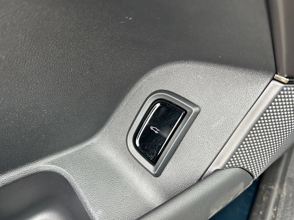 Used 2025 Cadillac Lyriq Luxury RWD image 45