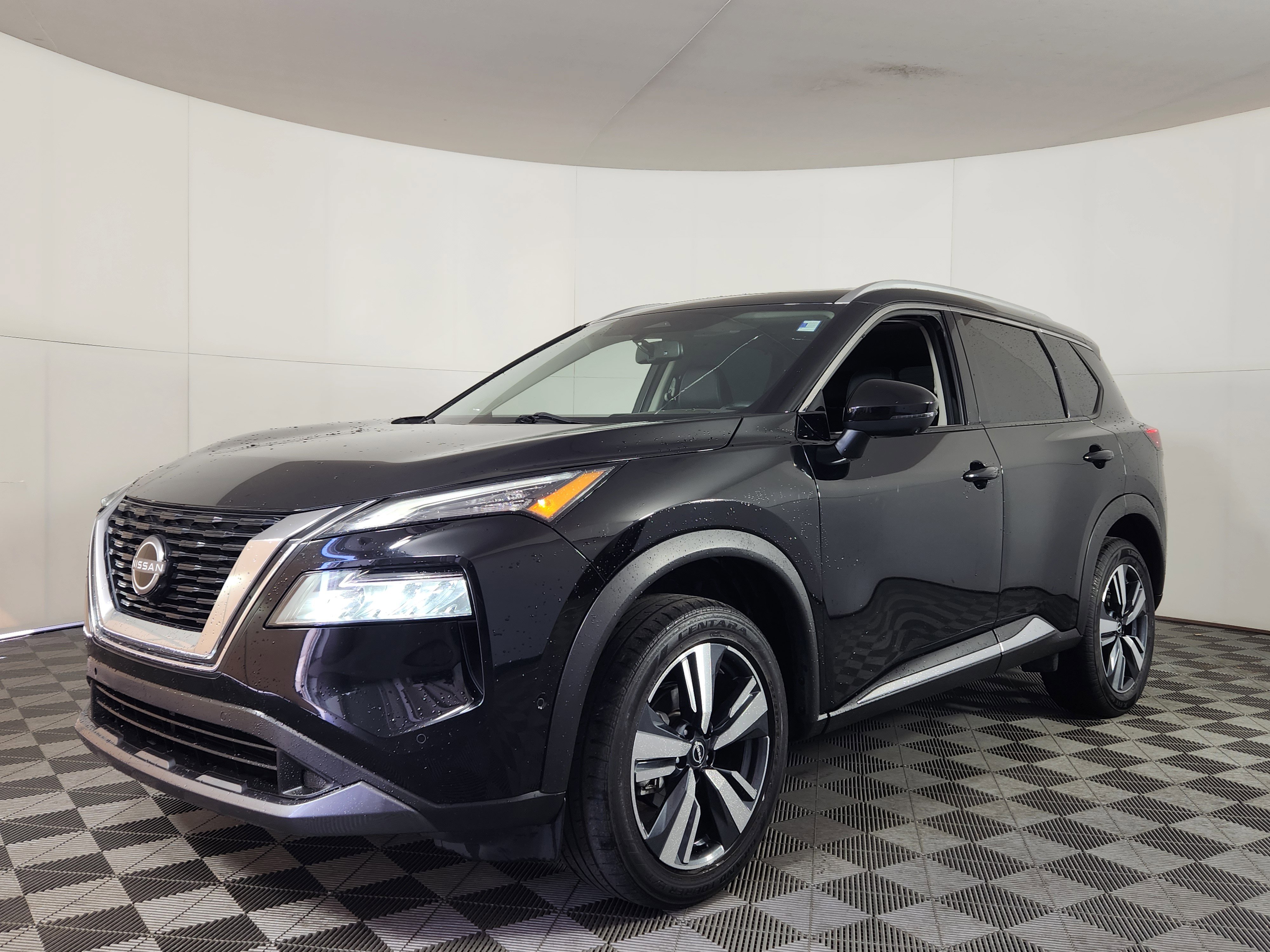 Used 2023 Nissan Rogue SL w/ SL Premium Package image 3