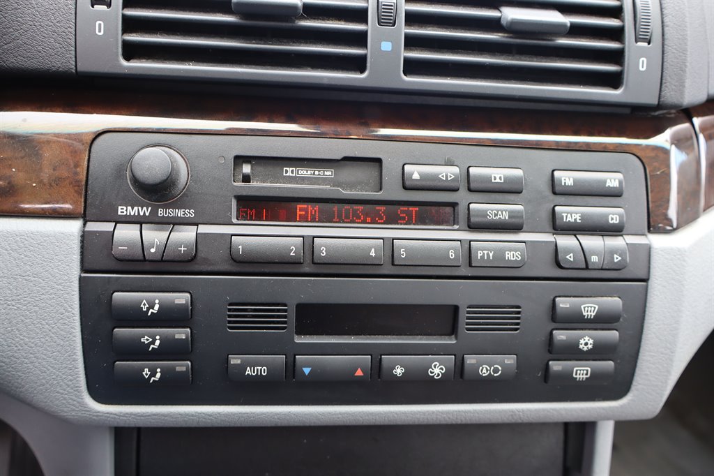 Used 2001 BMW 330i Sedan image 23
