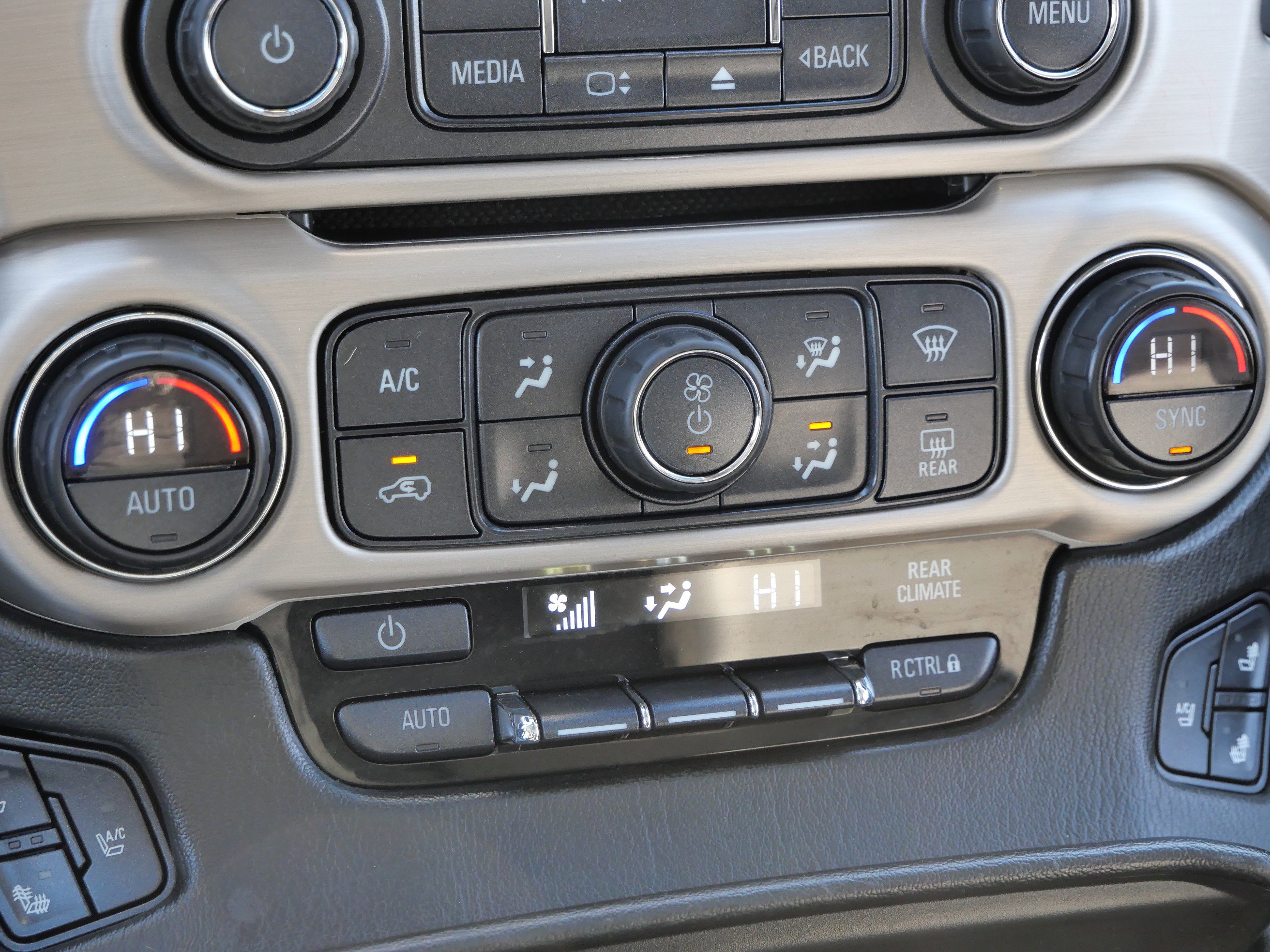 Used 2015 GMC Yukon XL Denali w/ Touring Package image 21