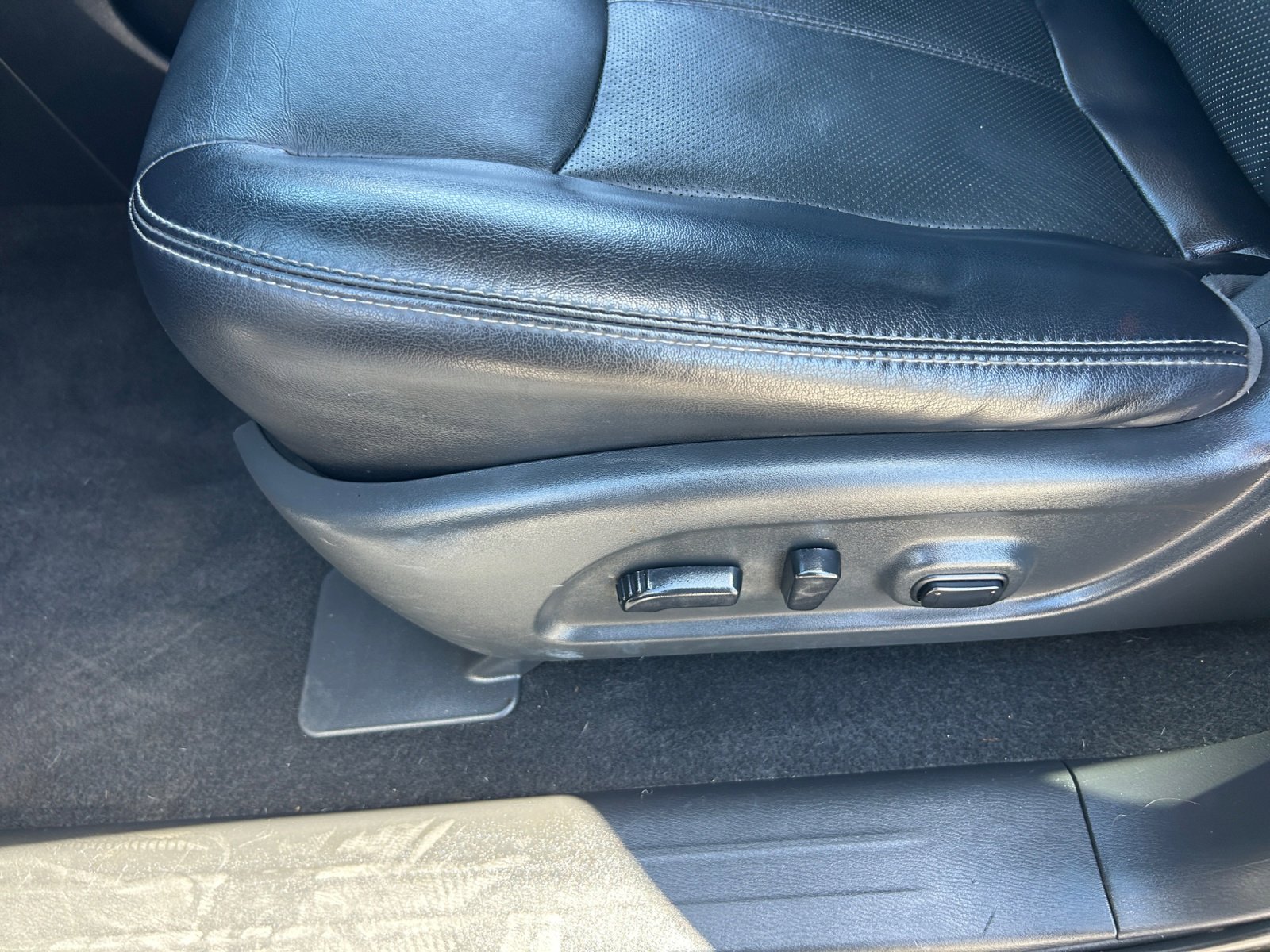 Used 2020 Nissan Pathfinder Platinum AWD/4WD image 14