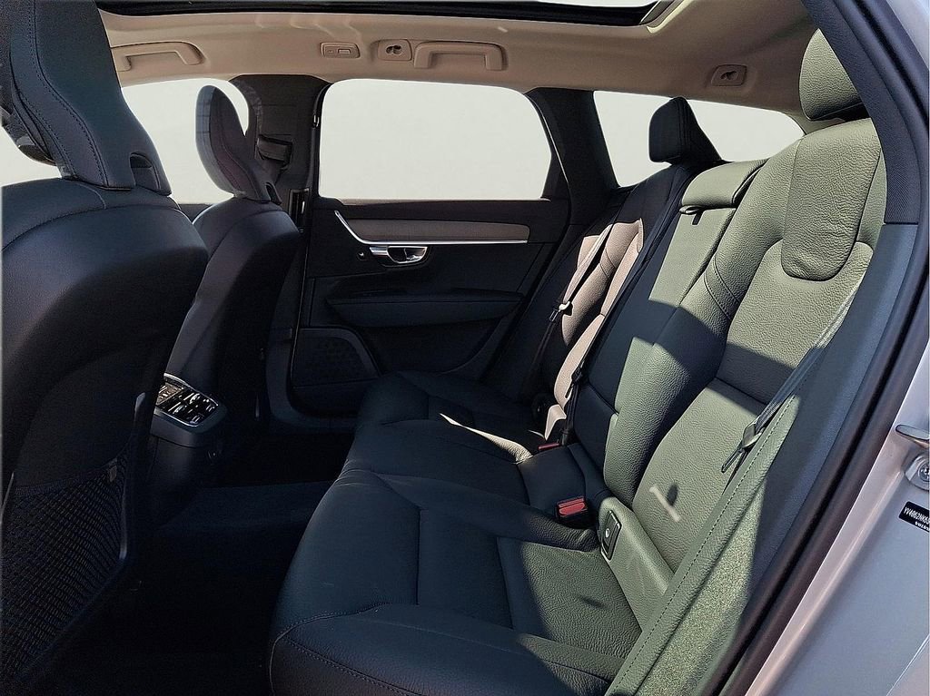 Used 2025 Volvo V90 B6 Cross Country Plus w/ Protection Package Premier image 21