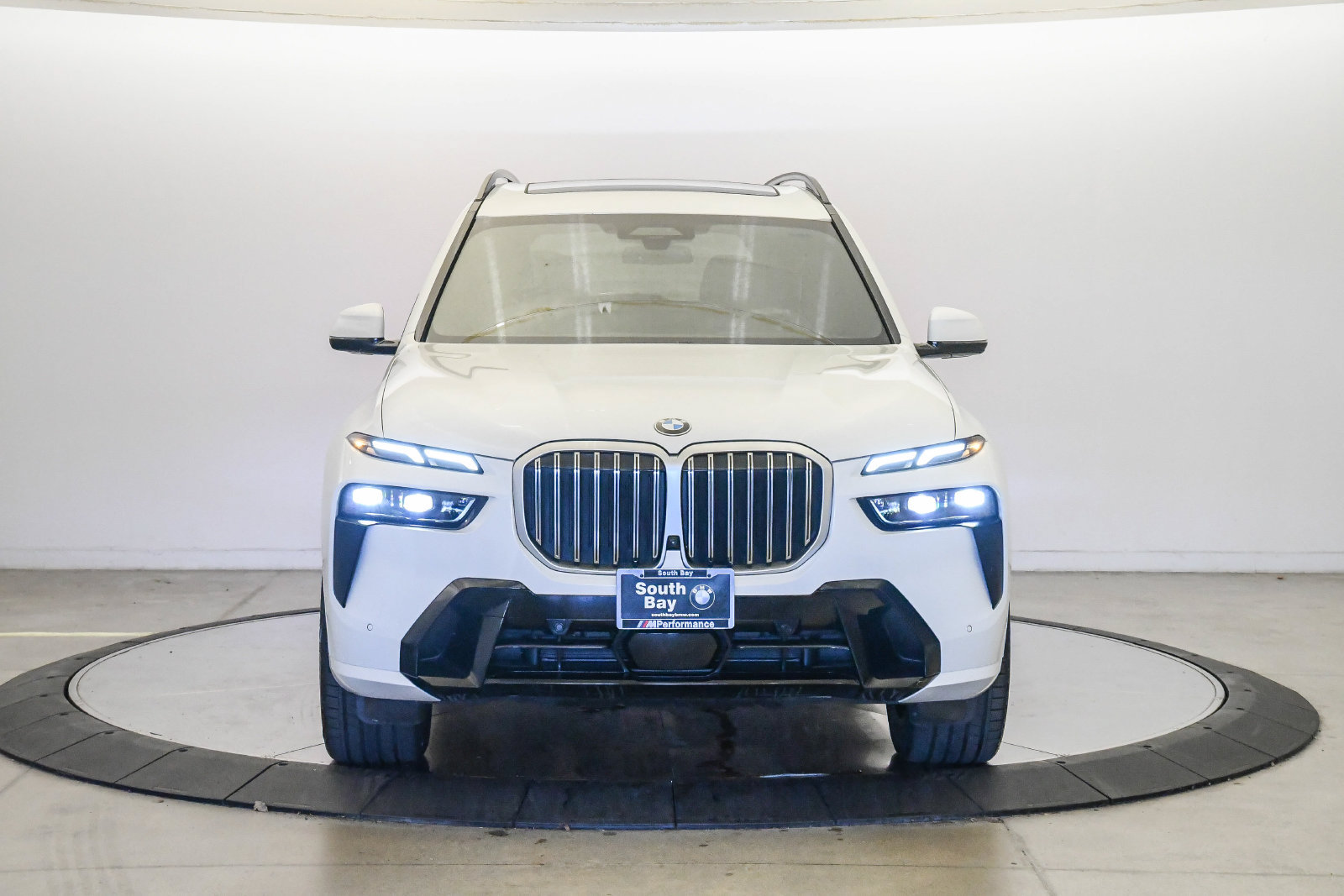 Certified 2024 BMW X7 xDrive40i w/ M Sport Package AWD/4WD image 7
