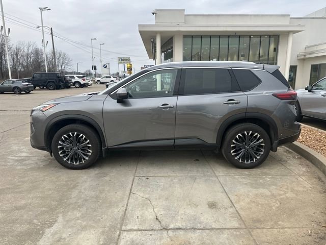 Used 2025 Nissan Rogue SL w/ Tech Package image 2