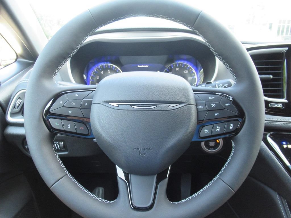 New 2027 Chrysler Pacifica Limited FWD image 24