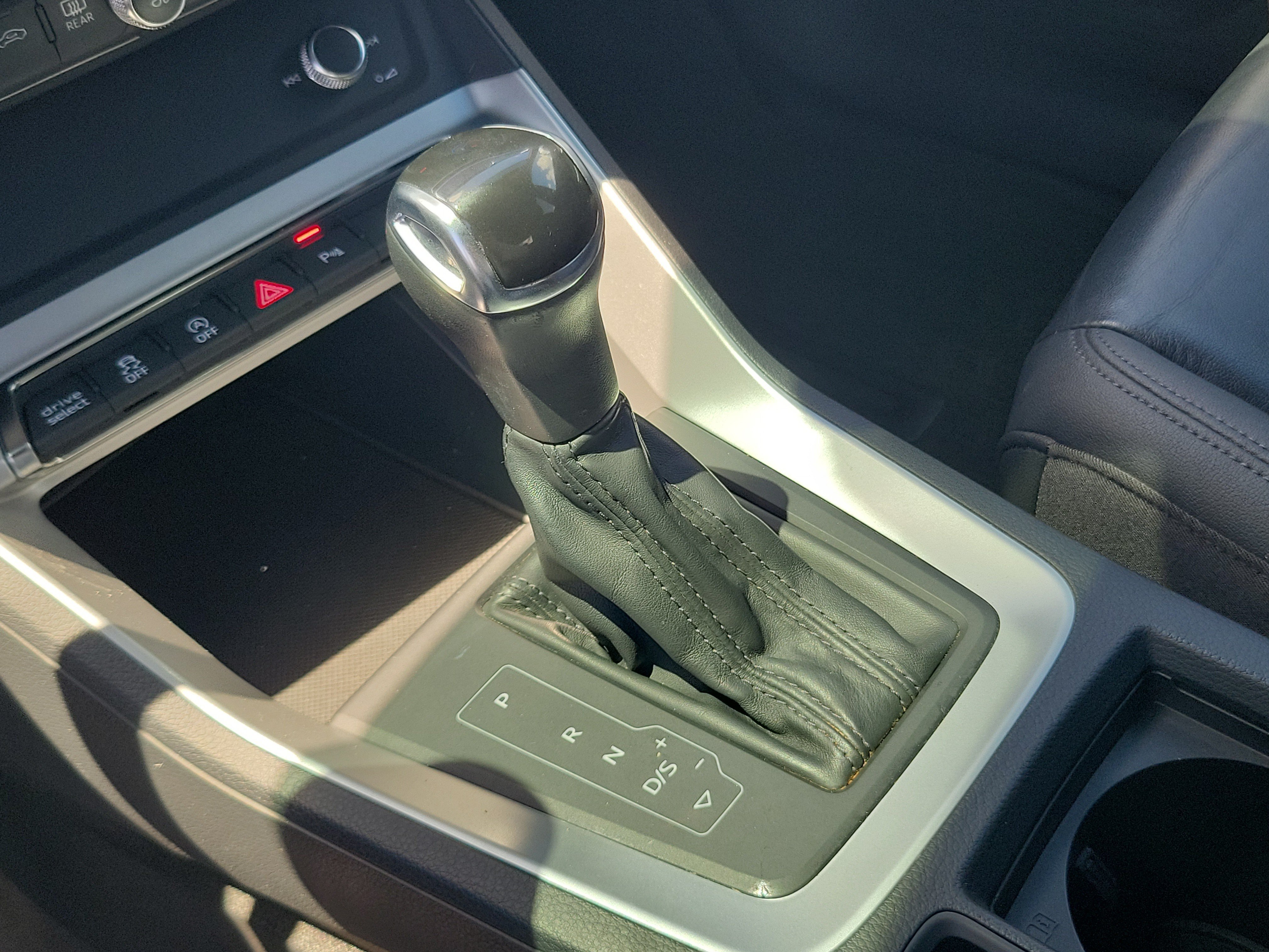 Used 2020 Audi Q3 2.0T Premium w/ Convenience Package AWD/4WD image 27