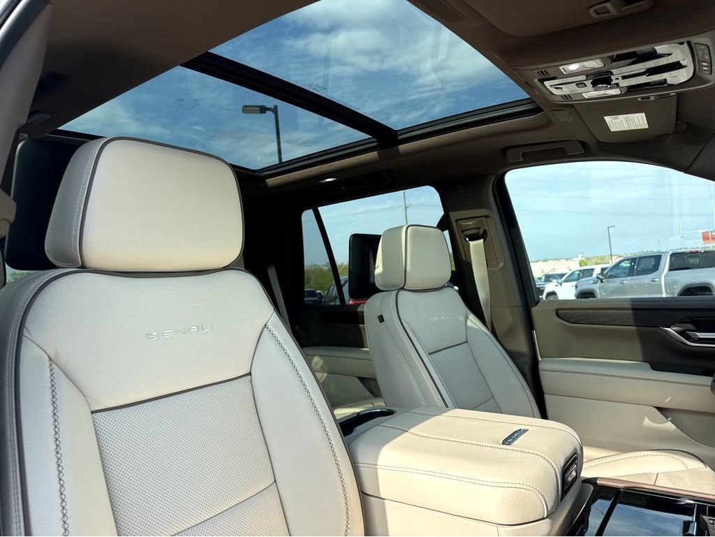 New 2026 GMC Yukon Denali w/ Denali Reserve Package AWD/4WD image 5