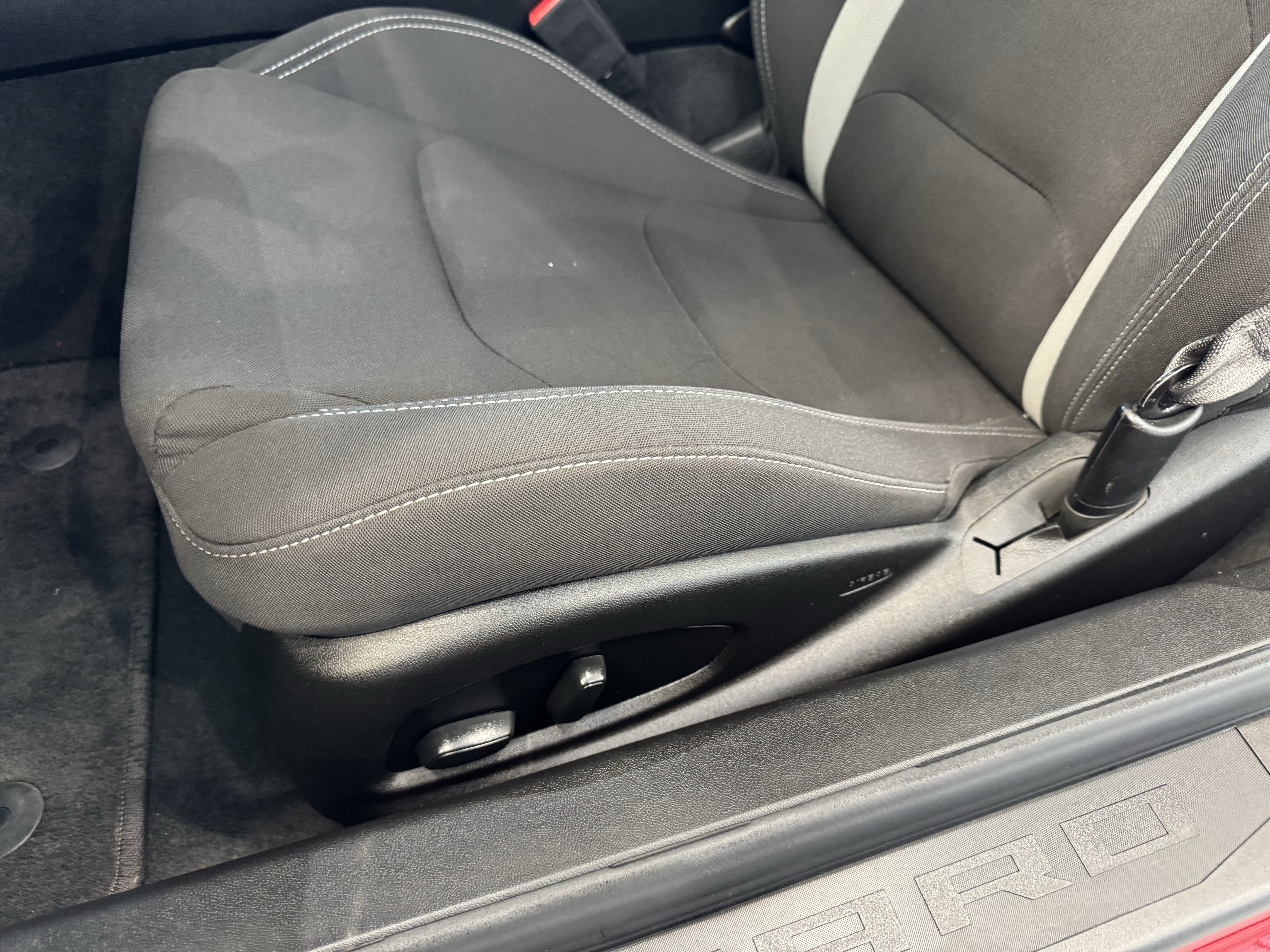 Used 2018 Chevrolet Camaro SS RWD image 14