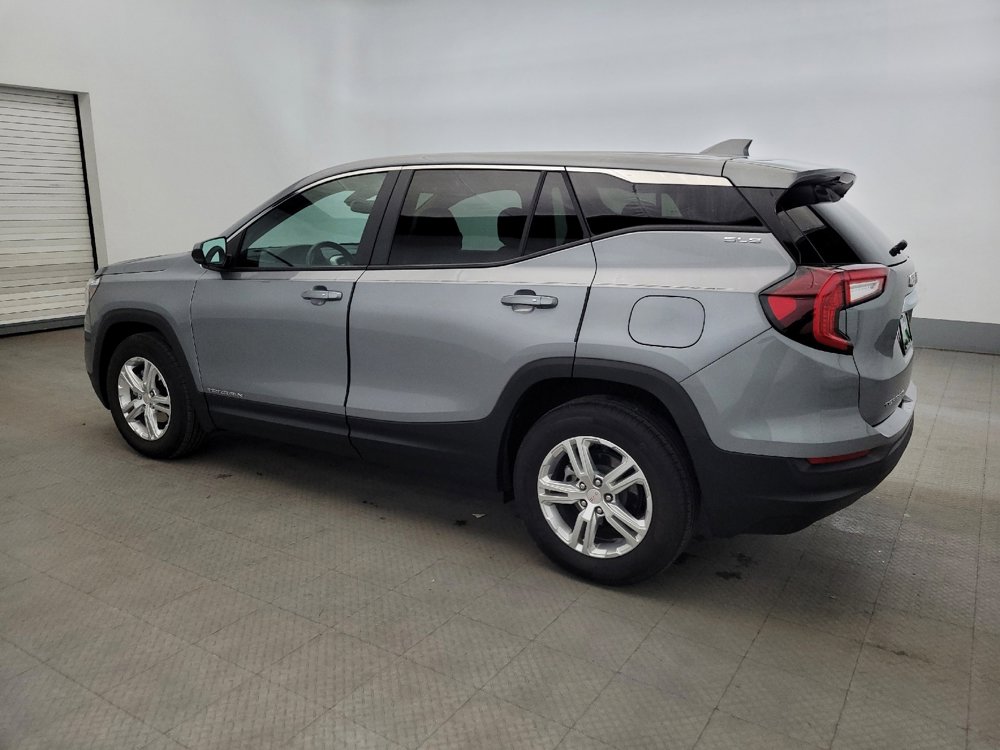 Used 2024 GMC Terrain SLE image 3