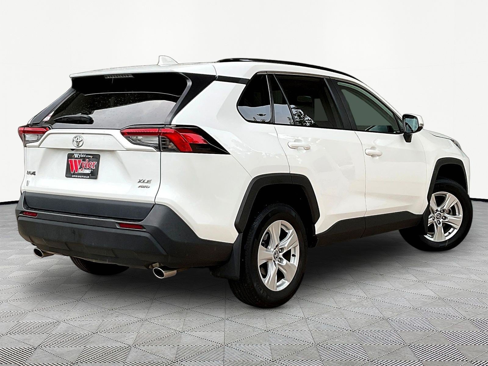Used 2021 Toyota RAV4 XLE w/ Convenience Package AWD/4WD image 6