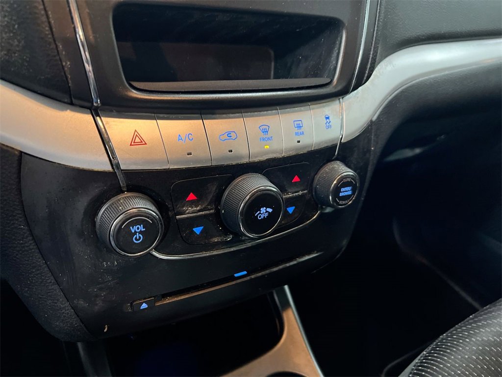 Used 2020 Dodge Journey SE w/ SE Popular Equipment Group image 15