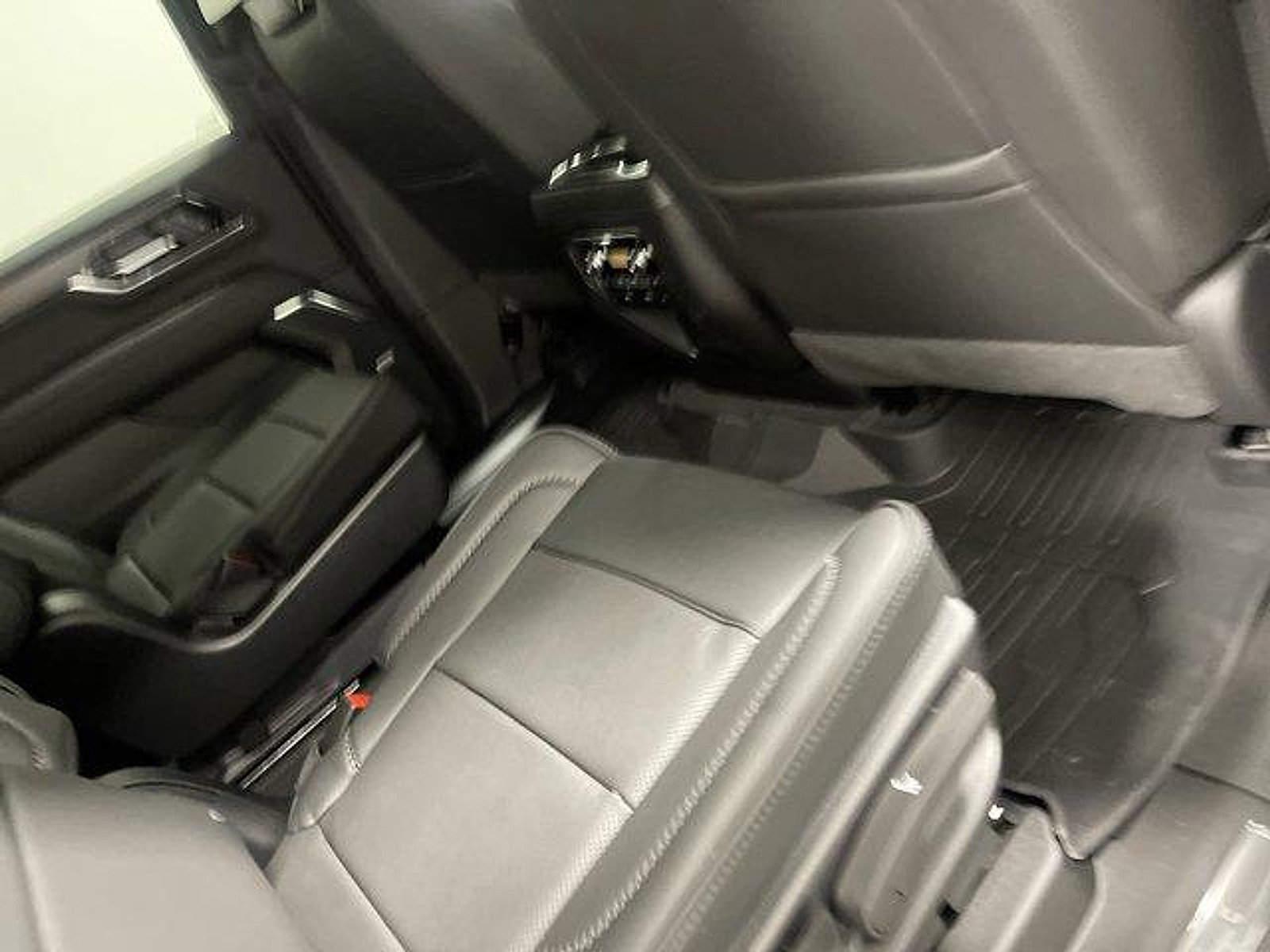 New 2026 GMC Yukon XL Denali w/ Denali Reserve Package AWD/4WD image 16